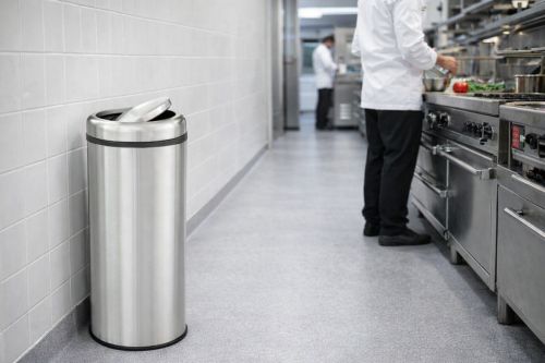 Poubelle inox 52l en cuisine avec couvercle basculant swing