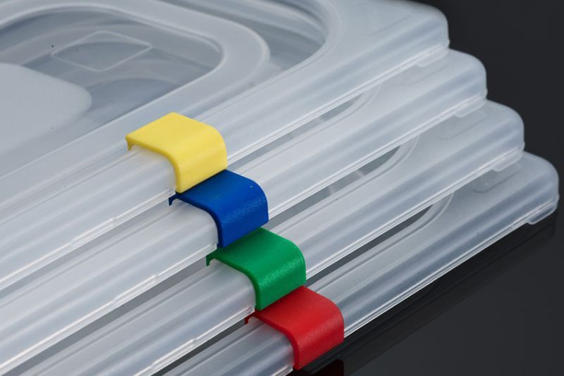 Couvercle pour bac gastronorme avec clips colorés