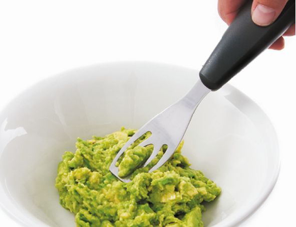 Eplucheur d'avocat avec fourchette